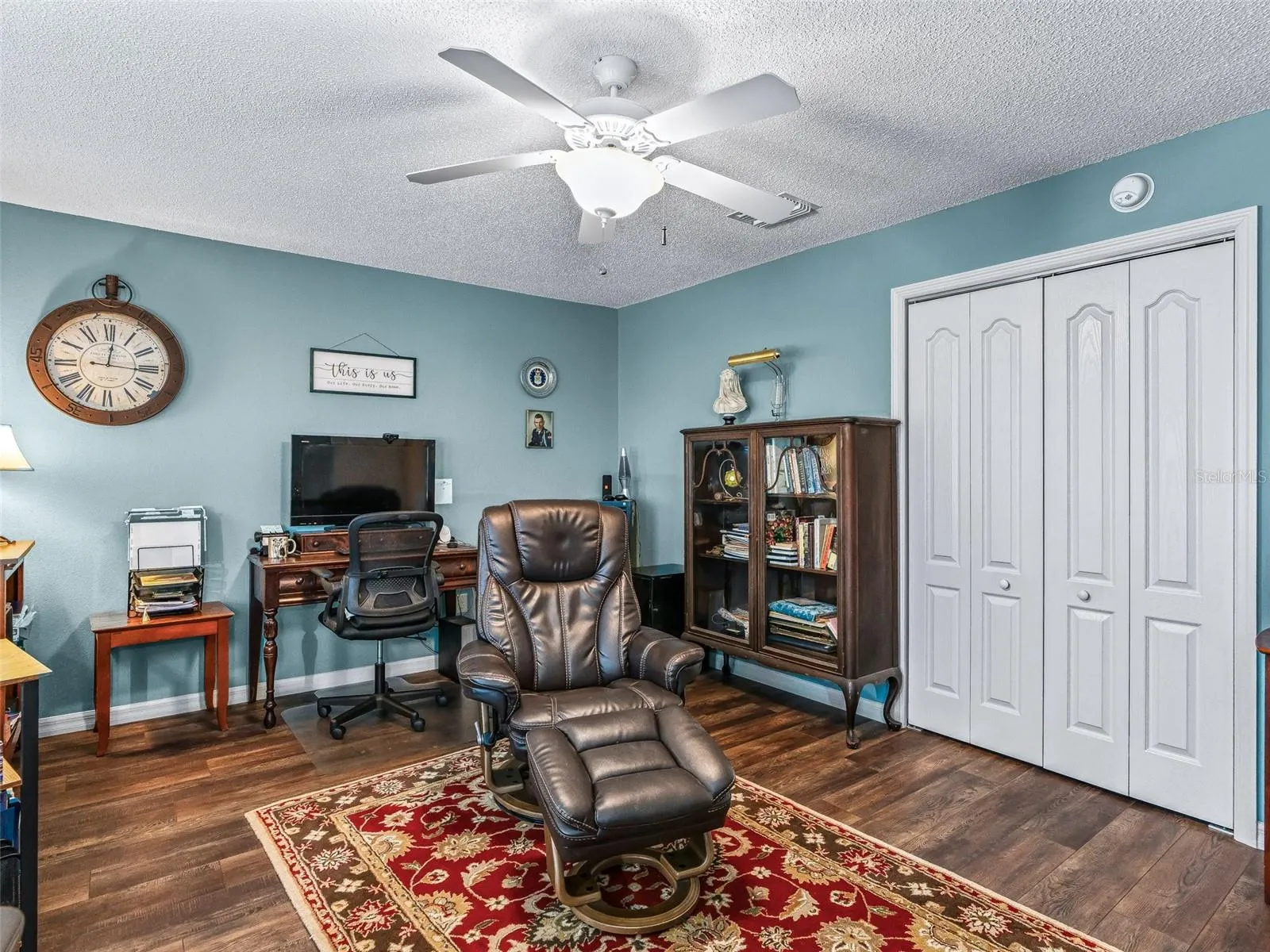 This comfortable flex space features double-door closet storage, attractive flooring, and ample room for office furnishings, exercise equipment, media setup! Or a 2nd guest bedroom.