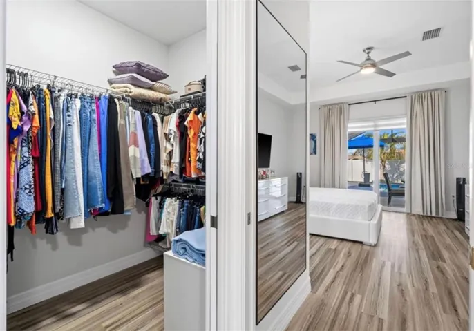 walking closet