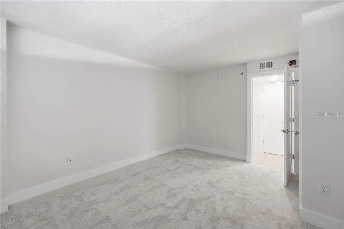 Spacious Private Guest Suite w/Direct Access to Guest Bathroom