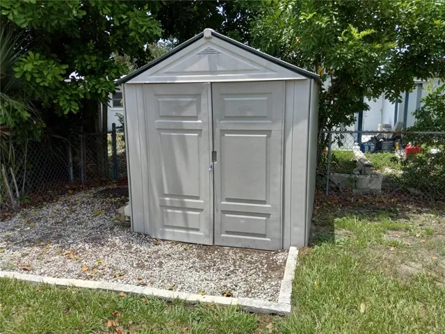 7X7 Rubbermaid shed,  great to store all your garden equipment
