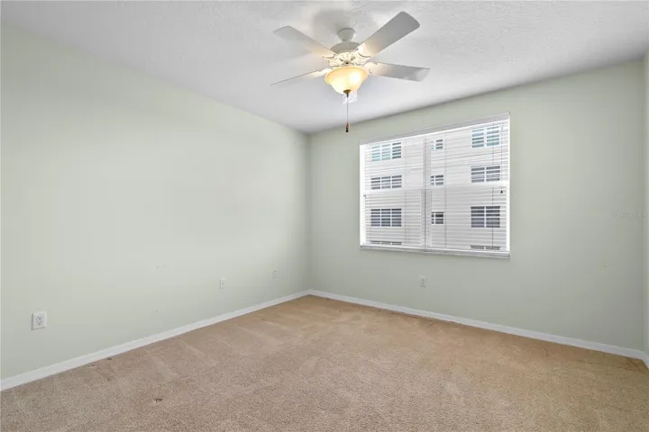 Bed 3 - Large Window
