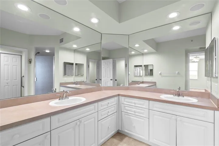 2 Sinks and So much Counter Space