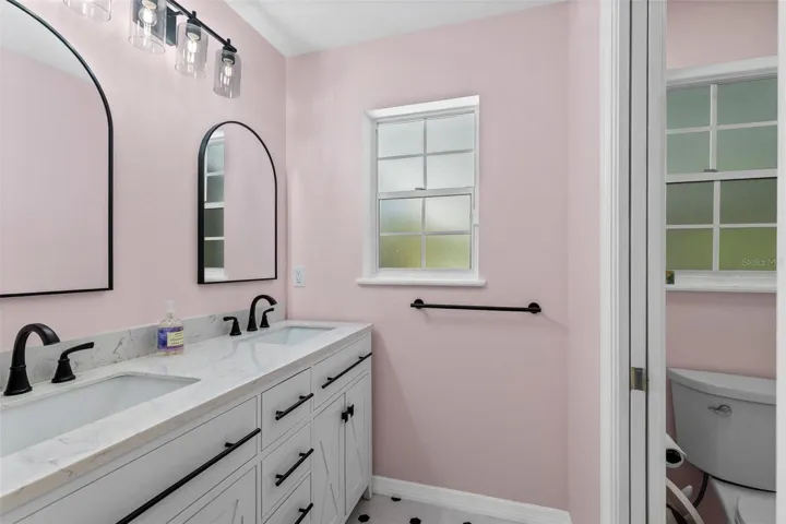 Remodeled full guest bathroom