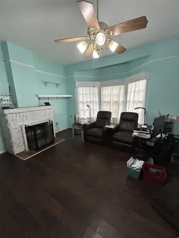 Living/Great Room with fireplace