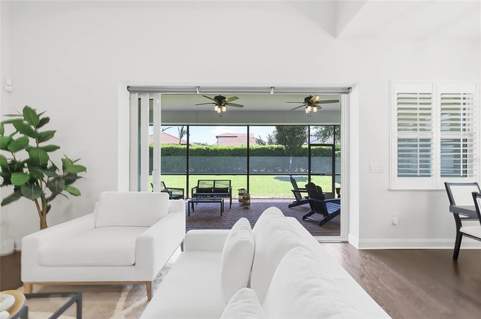 Indoor/ Outdoor Living with Fully Collapsing Sliding Doors