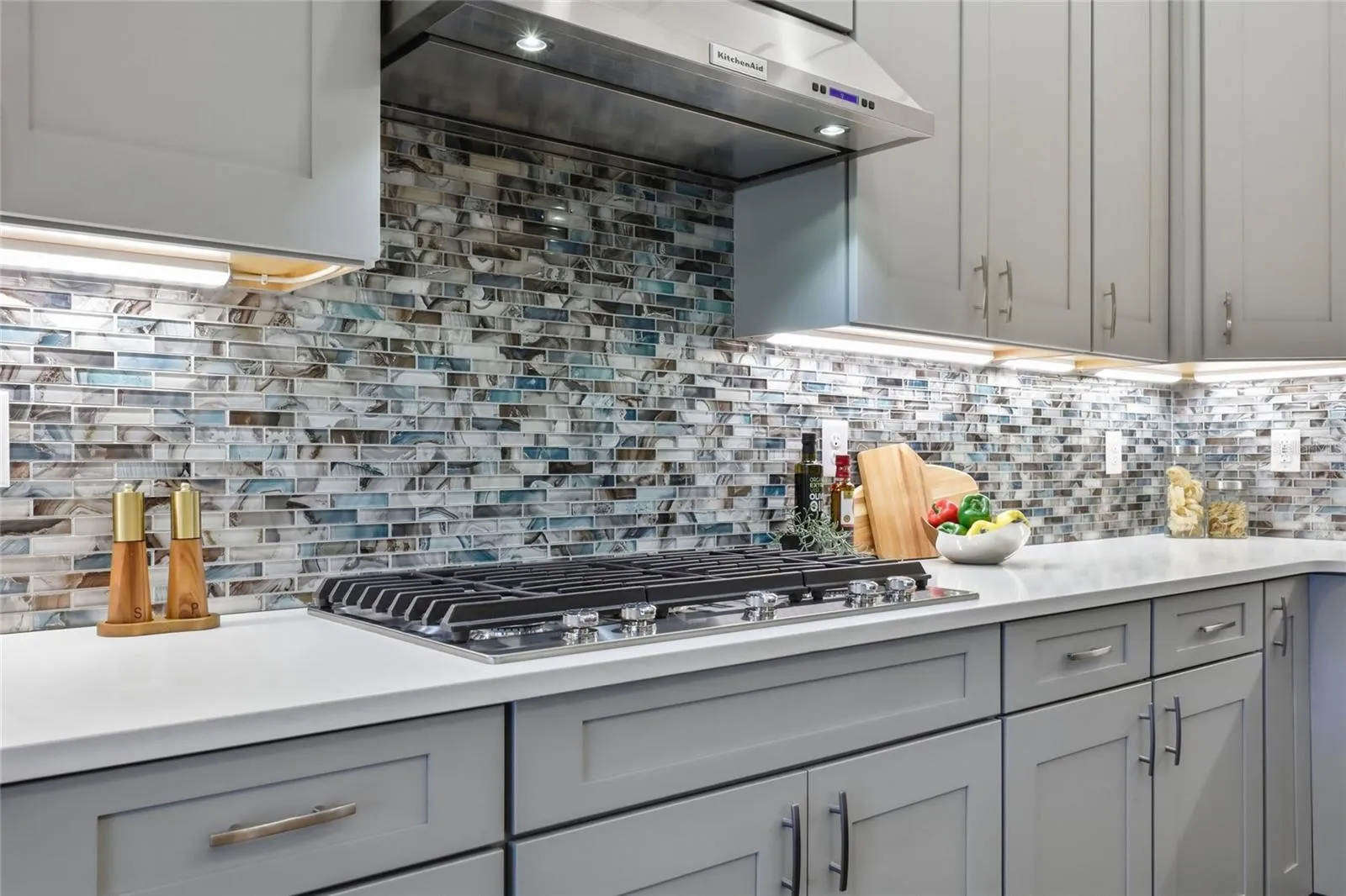Upgraded Natural Gas 5 burner Range with Upper &amp; Lower Accent Lighting