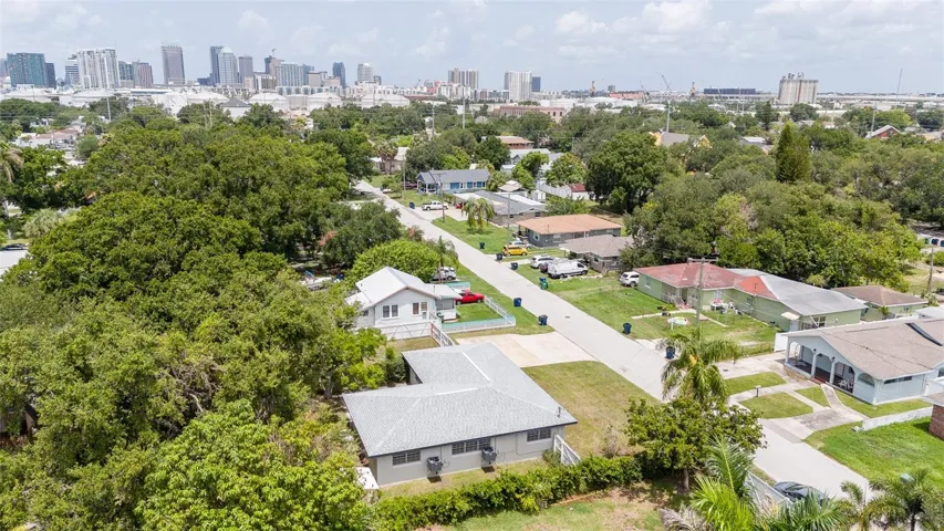 Minutes from Downtown Tampa