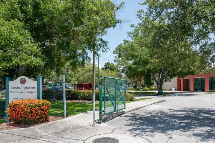 Directly behind the home is a City of Tampa recreation Center!