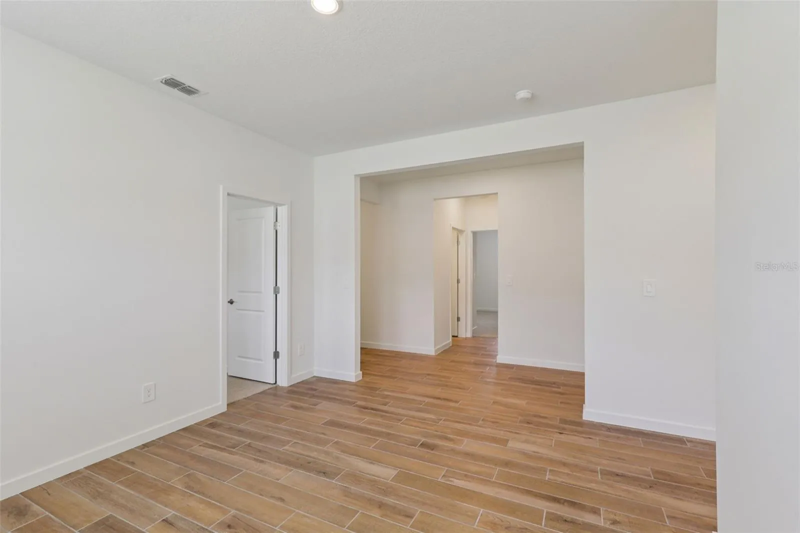 The interior photos are of another home with the same floor plan and interior finishes. Some details may varyThe interior photos are of another home with the same floor plan and interior finishes. Some details may vary