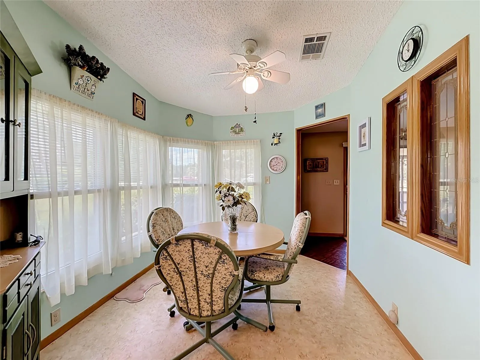 Breakfast Nook/Dinette