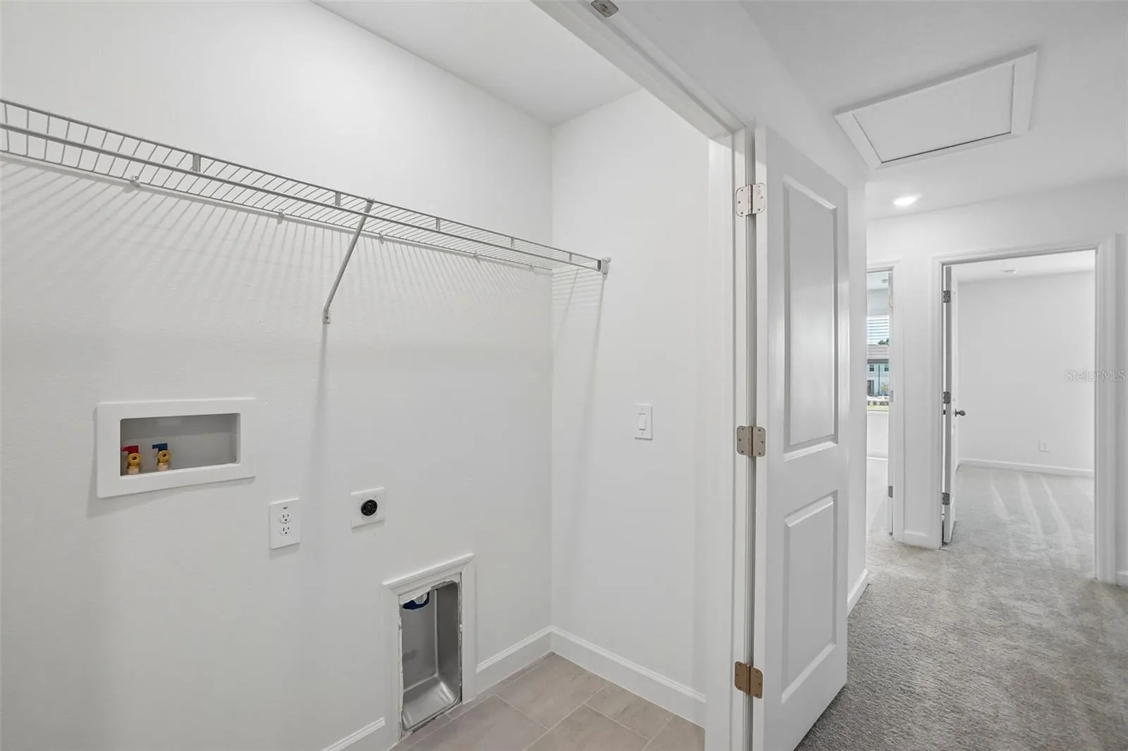 Representative images and renderings are for illustrative purposes. Actual structural options and design finishes of home may vary.
