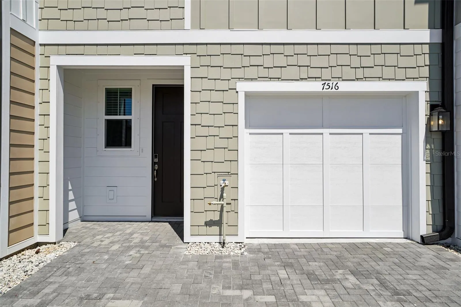 Representative images and renderings are for illustrative purposes. Actual structural options and design finishes of home may vary.