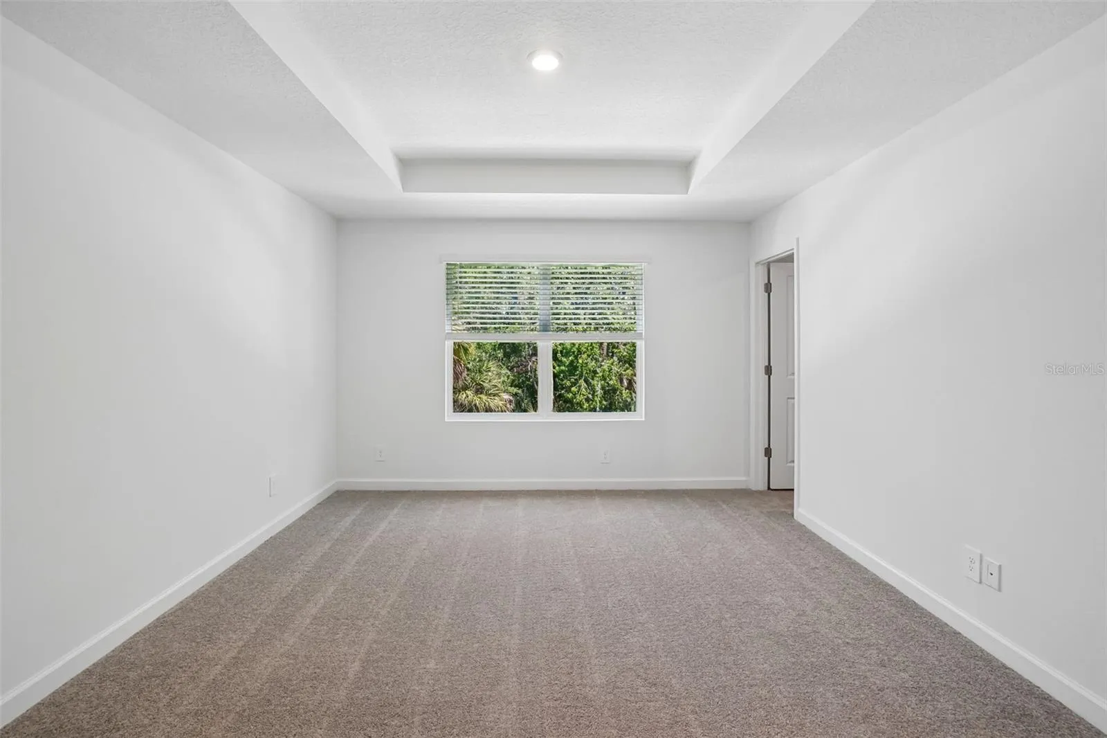 Representative images and renderings are for illustrative purposes. Actual structural options and design finishes of home may vary.