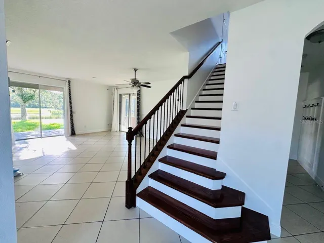HALL/STAIRS