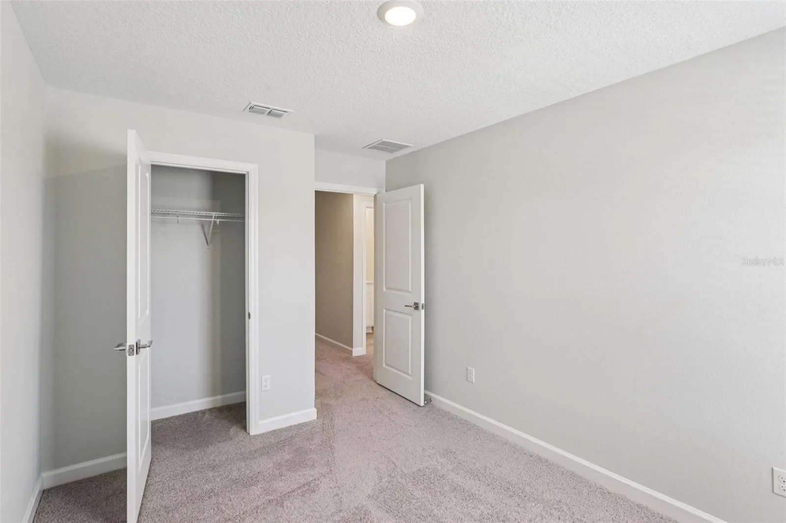 Representative images and renderings are for illustrative purposes. Actual structural options and design finishes of home may vary.