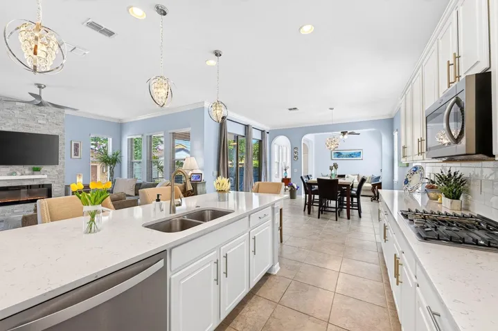 The generous Kitchen layout makes cooking, baking and spending time with loved ones both easy and enjoyable.