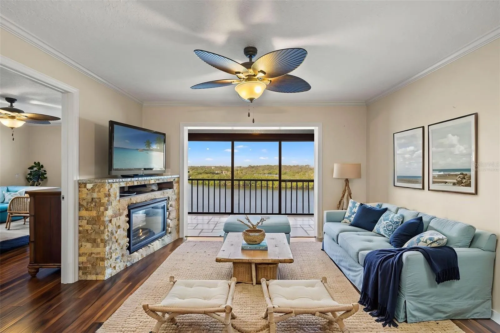 VIRTUALLY STAGED LIVING ROOM