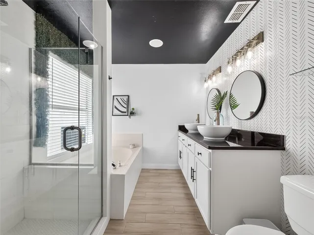 Spa-Like Features in Primary Bathroom