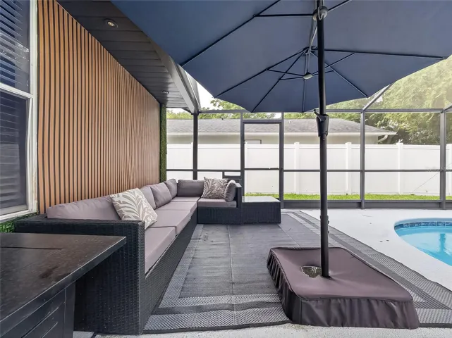 Screened-in Porch