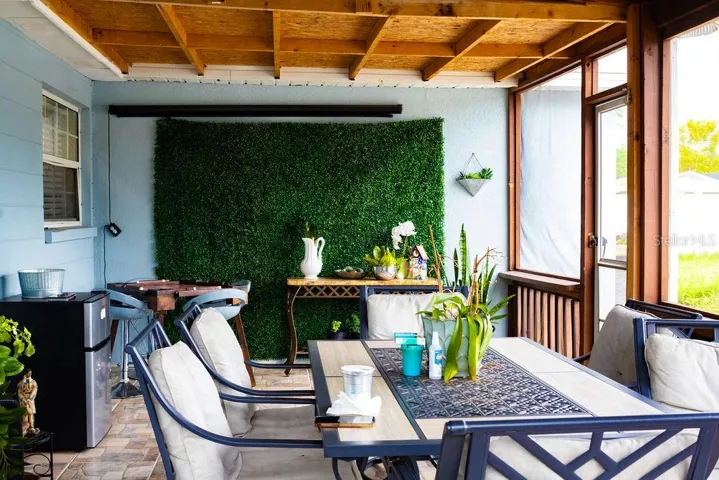 covered screened patio
