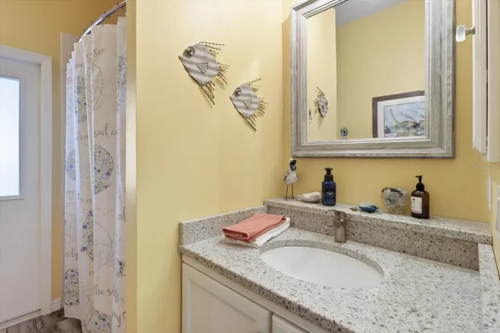 Hall/Pool Bath
