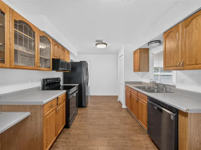 Cabinets to Showcase Dishes