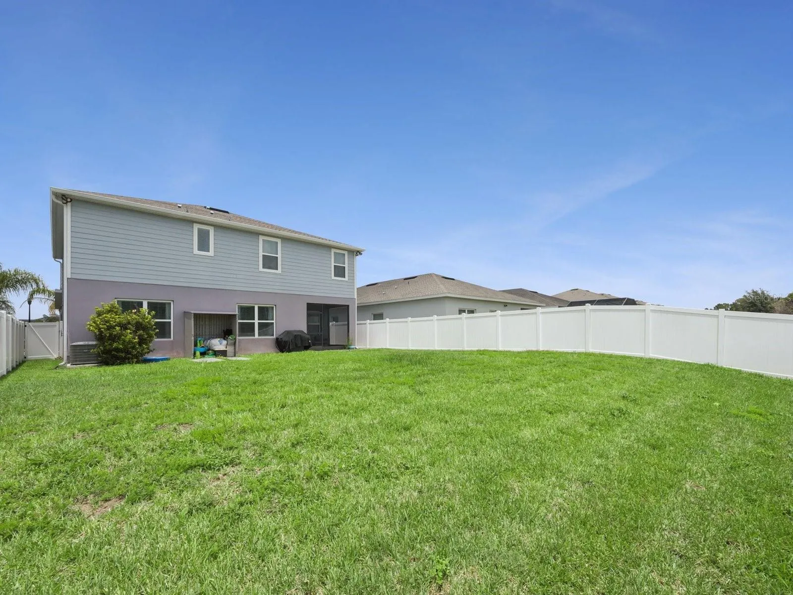 Rear Exterior and Backyard area (01)