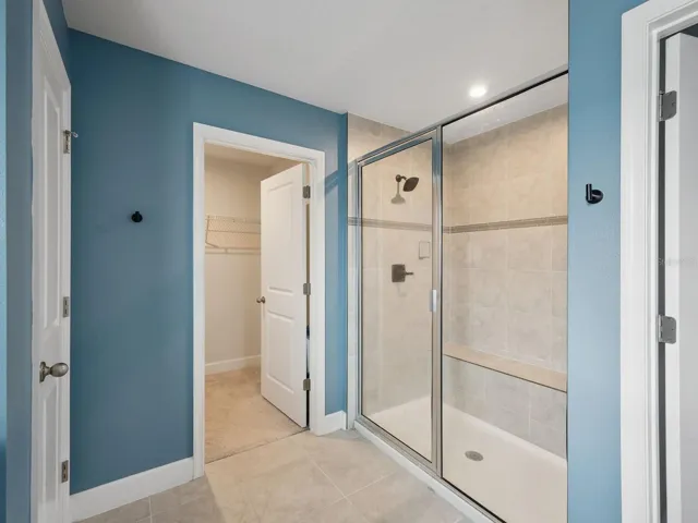 Primary Bathroom (02)
