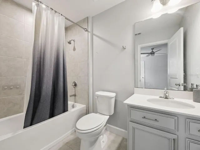 Bathroom 4 (01)