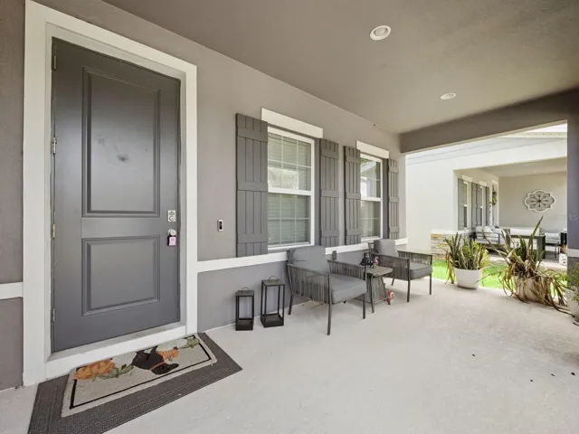 Front Patio Area (02)