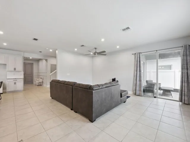 Great Room (01)