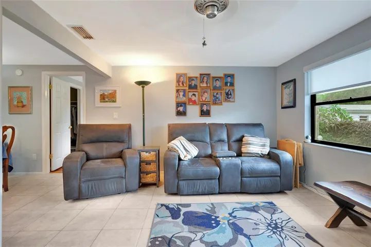 secondary living room