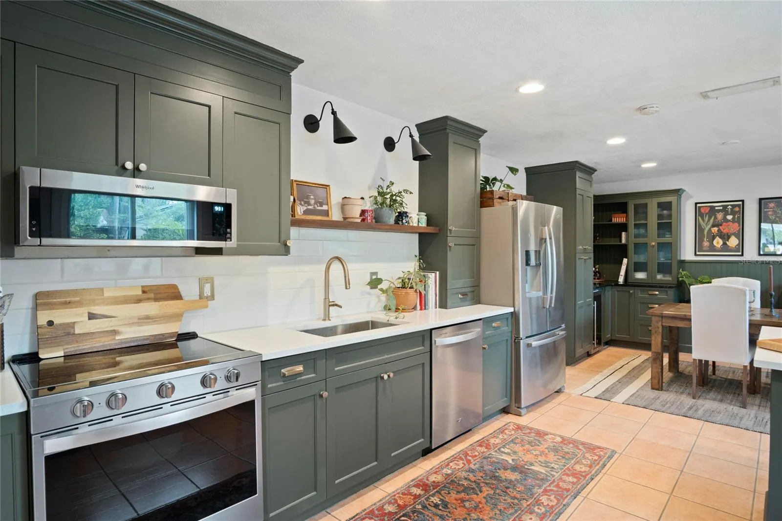 Stainless steel appliances and a lovely upgraded look to make this a kitchen you would be proud to welcome family and guests.