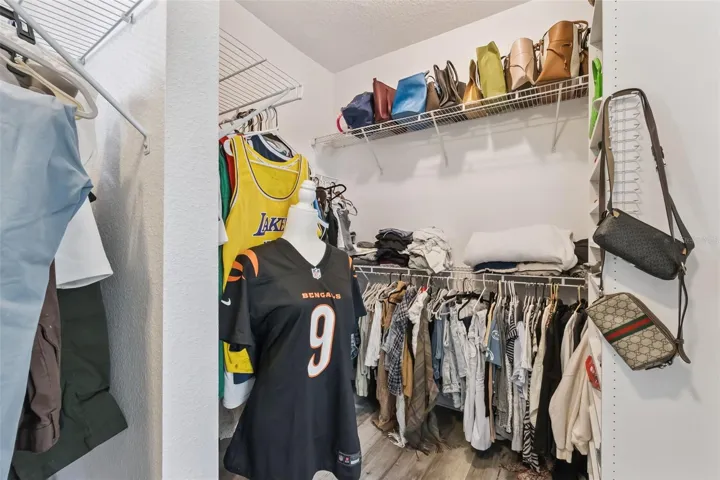 Master His and Her Closet (Large)