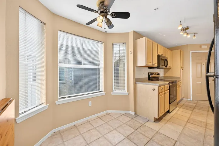 Eat-in Kitchen.