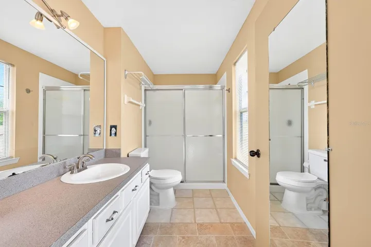 Primary en-suite bath.