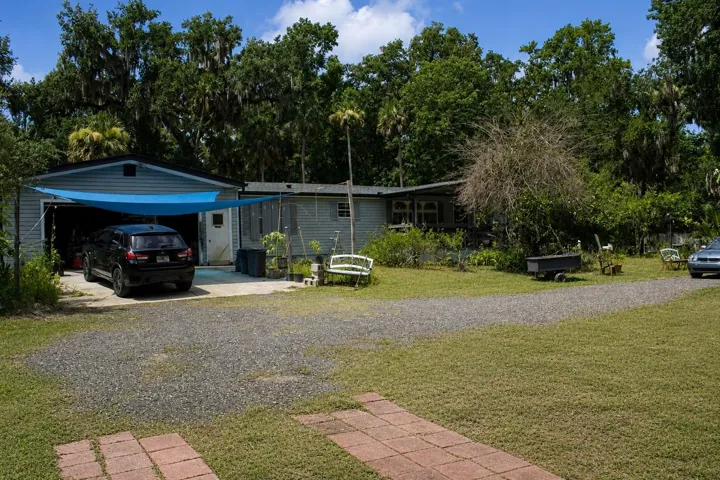 Circular Driveway & Front Entrance
