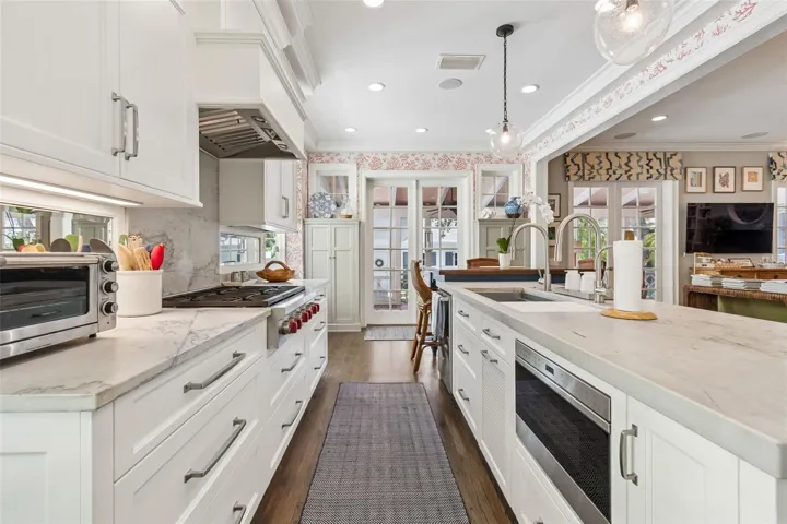 The kitchen offers open space for multiple chefs
