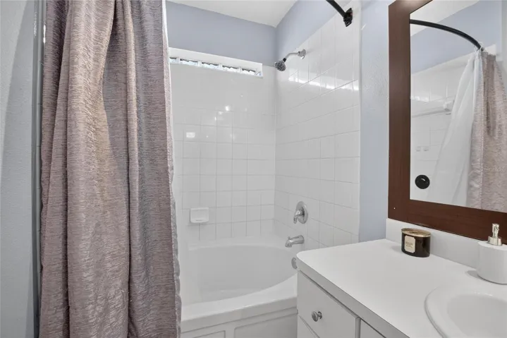 Primary Bath w/ Soaker Tub