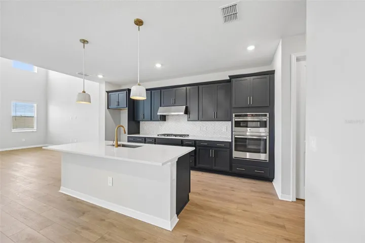 Representative images and renderings are for illustrative purposes. Actual structural options and design finishes of home may vary.