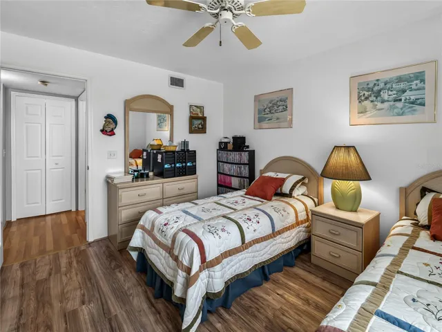 Bedroom_3310LovelandBlvd_PuntaGorda_CleanFinish_Daylight.jpg