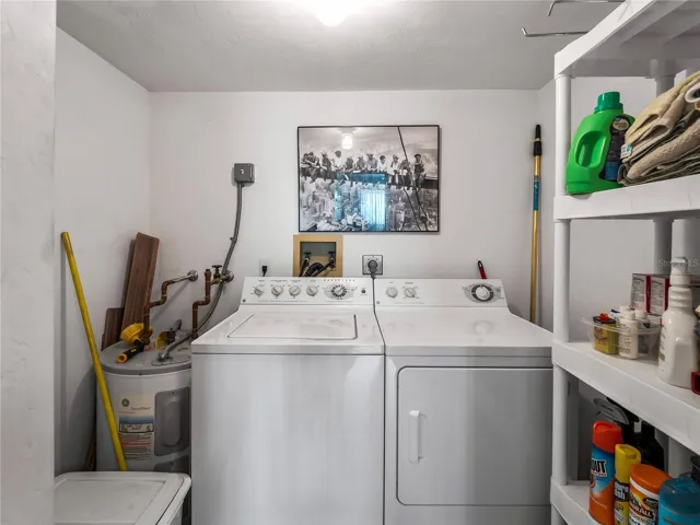 Laundry_3310LovelandBlvd_PuntaGorda_Storage_Daylight.jpg