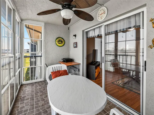 ScreenedLanai_3310LovelandBlvd_PuntaGorda_WaterView_Corner.jpg