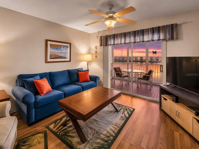 LivingRoom_3310LovelandBlvd_PuntaGorda_NaturalLight_SliderView.jpg