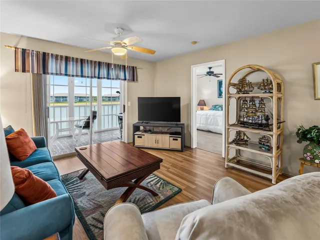 LivingRoom_3310LovelandBlvd_PuntaGorda_NaturalLight.jpg