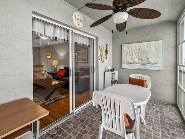 ScreenedLanai_3310LovelandBlvd_PuntaGorda_ScreenEnclosure_SliderView.jpg