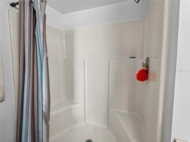Bathroom_3310LovelandBlvd_PuntaGorda_WalkInShower_Detail.jpg