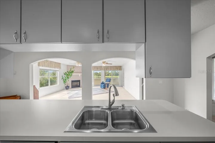 kitchen (upstairs)