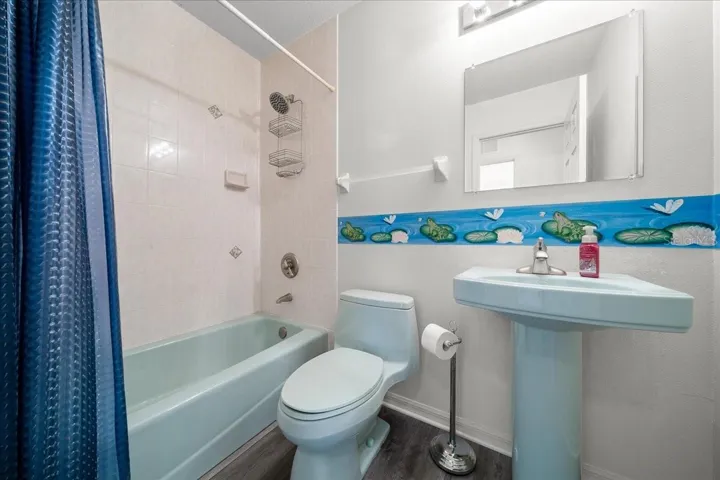 guest bath upstairs