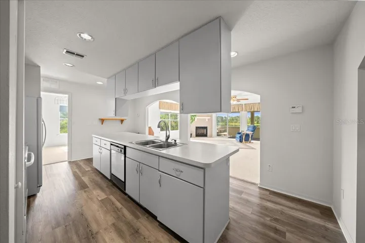 kitchen (upstairs)